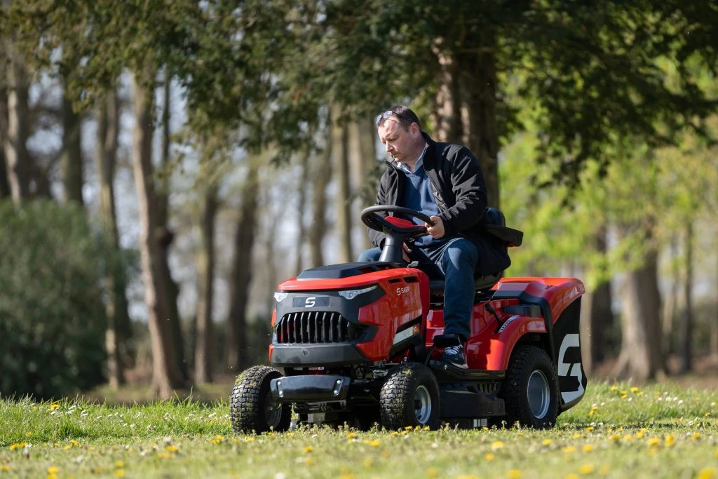 M150HT Tondeuse autoportée